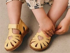 Angulus sandal gul med hjerte korksål